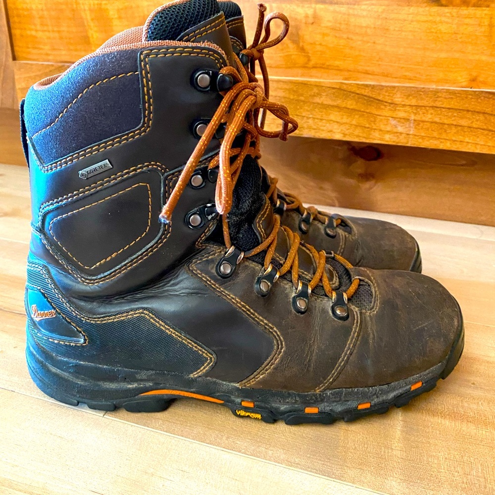Men’s brown danner working hiking boots size 9.5